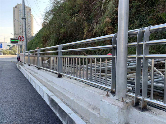 貴陽道路護(hù)欄